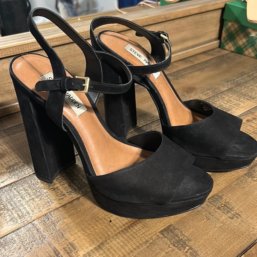 Steve Madden Platform Heels- suede black